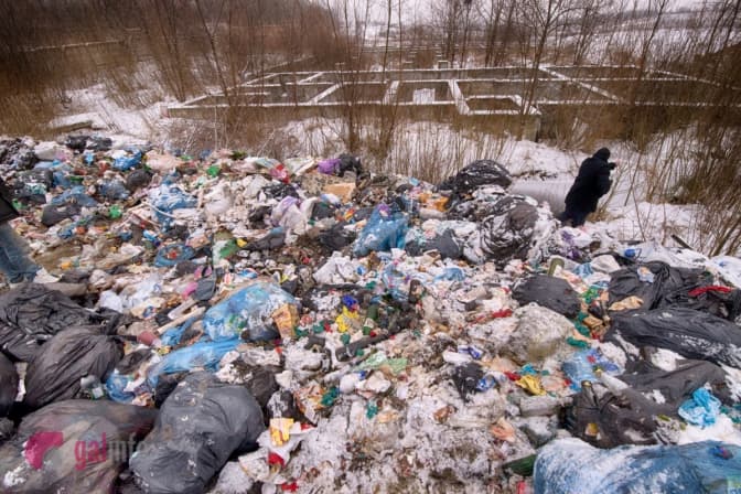 На Сихові у Львові виявили незаконне сміттєзвалище. Фото