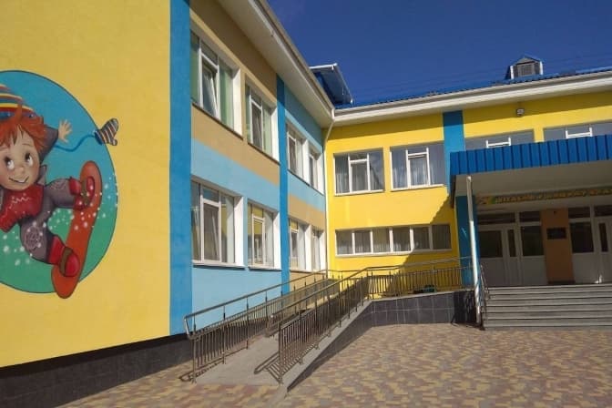 В дитсадку на Оболоні батьки власноруч копали укриття. Що кажуть в РДА