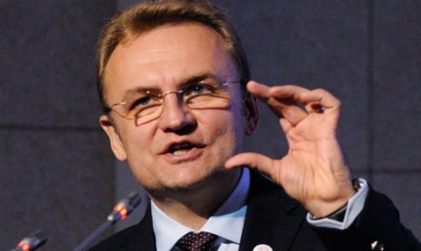 Мер Львова готовий до дебатів про сміття за участі президента і прем'єра. Доповнено