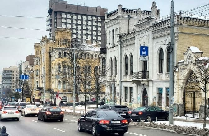 Ексдружина Палиці хоче встановити паркан довкола садиби Терещенків в центрі Києва. Що відбувається