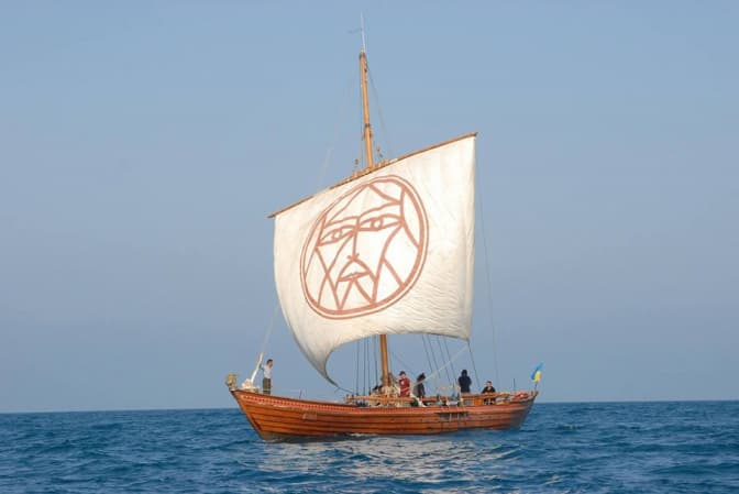 Збудована біля Львова козацька чайка відправляється у похід Чорним морем та Дунаєм. Фото