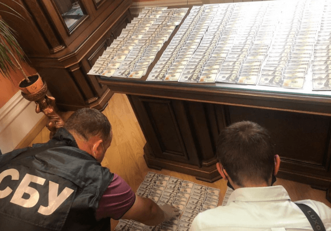 Посадовця Брюховицької селищної ради звинувачують у відчуженні землі Міноборони