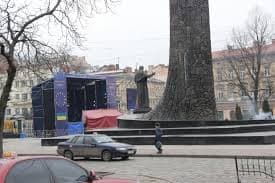 У Львові демонтують сцену Євромайдану