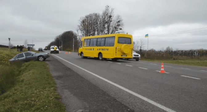 Біля Львова у ДТП потрапив автобус «Школярик»