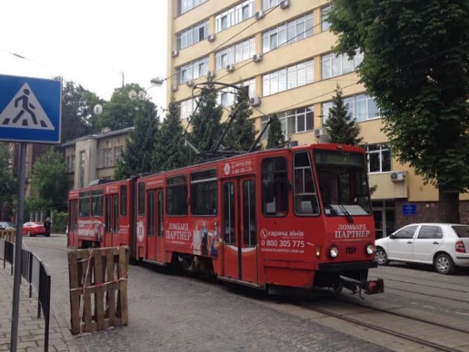 Ситуація на дорогах Львова. Затор із трамваїв біля Академії Мистецтв
