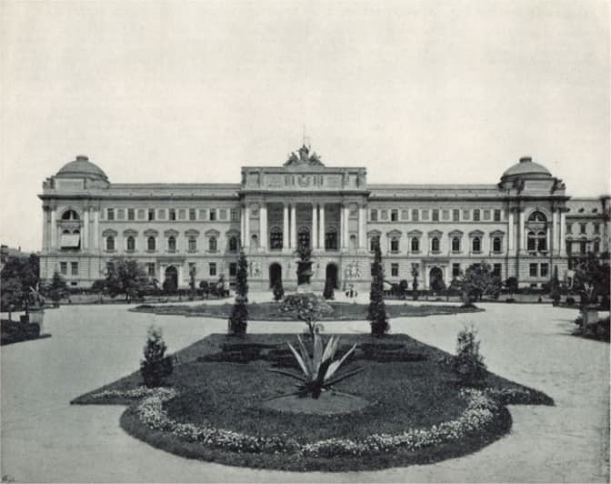 Франковий виш святкує День університету. Як виглядали корпуси в минулому