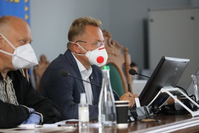 «Двері відчинені». Як вирішують скандал у Львівській міській раді