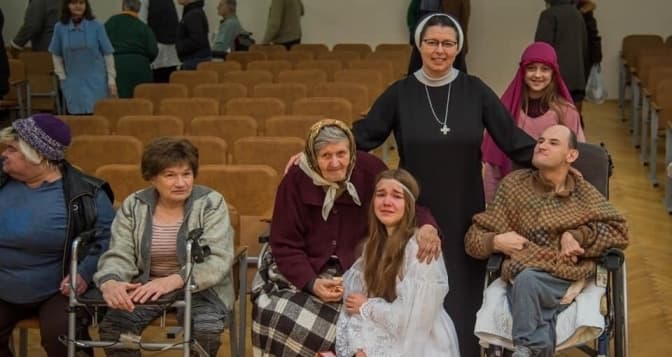 Львів’ян закликають допомогти приготувати подарунки для самотніх з геріатричного пансіонату