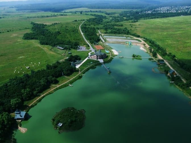 Одну із популярних баз відпочинку на Львівщині підозрюють у незаконній приватизації землі