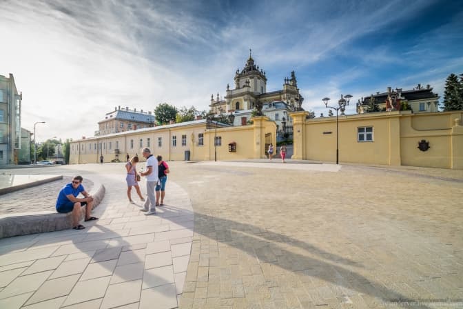 У Львові на площі святого Юра облаштують зупинку громадського транспорту