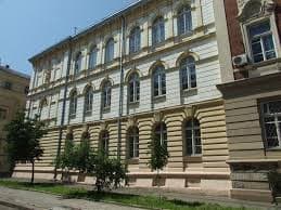У Львові реставрують фасад школи №62
