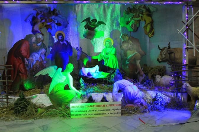 У Львівському палаці мистецтв відкрили 5-метрову шопку. Фото