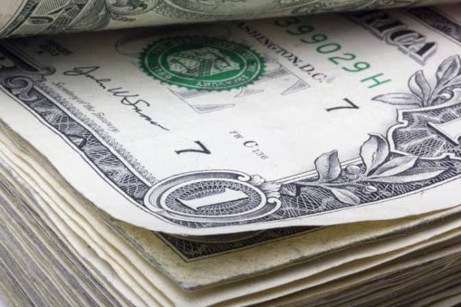 Уряд спрогнозував економічний розвиток України на три роки. Яким буде долар та мінімалка