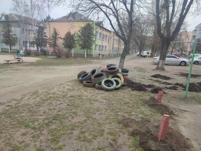 На Дарниці прибрали шини з чотирьох локацій