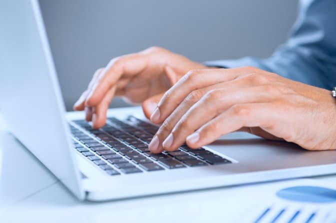 Львів’яни можуть консультуватися з військовим прокурором через Skype