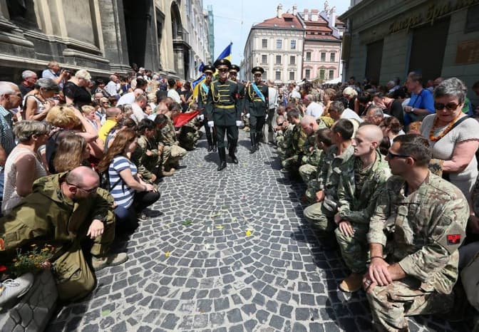 Фото дня: Львів попрощався з Василем Сліпаком