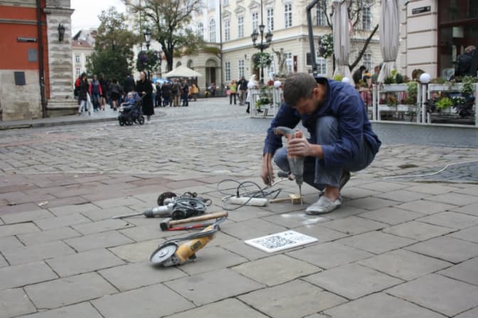У Львові почали монтувати розумний екскурсійний маршрут