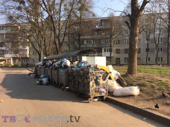 У Львові знову проблеми із вивезенням сміття