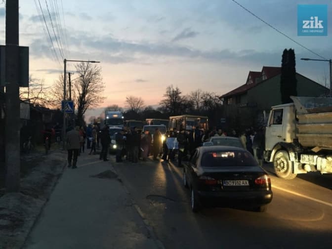 Ситуація на дорогах Львова: протестувальники перекрили вулицю Шевченка. Фото