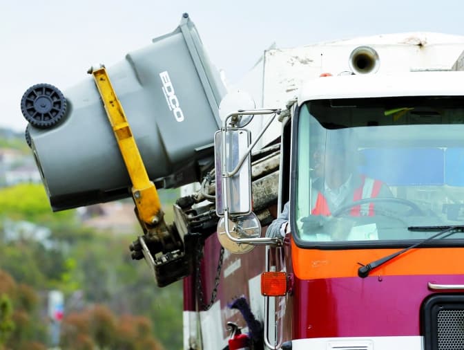 Два підприємства оштрафували за змову під час торгів на вивезення сміття у Львові