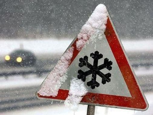 Львів’ян попереджають про ожеледицю і сніг