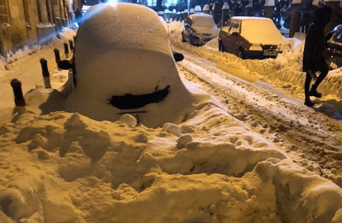 Фото із вулиці, де травмувалася жінка