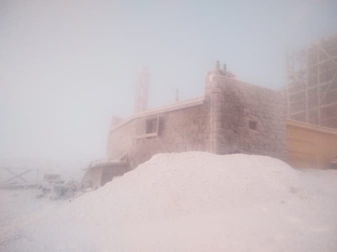 Карпати замело снігом. Фотофакт