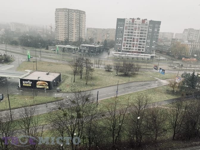 У Львові пішов сніг
