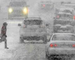 Через снігопад на львівських дорогах утворились затори