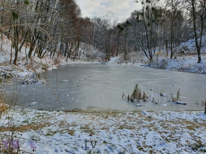 Чи продовжуються будівельні роботи біля озера у Снопківському парку. Відео