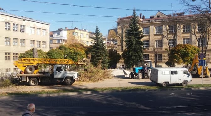 Задля пам’ятника депортованим у Львові зрізали 5 дерев