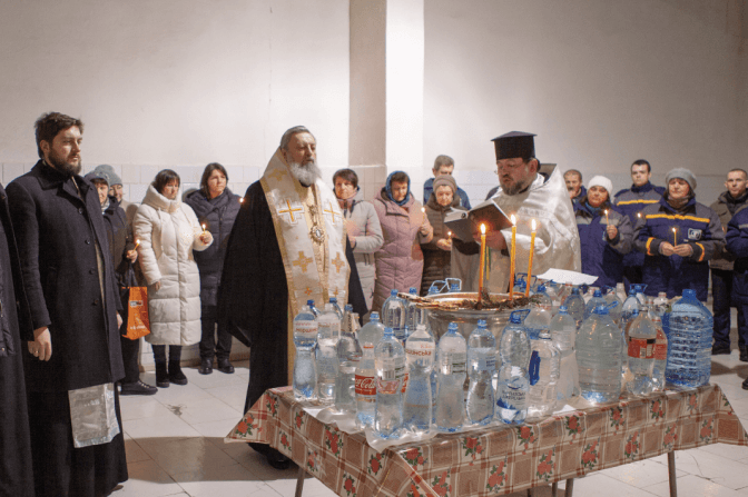 У киян з кранів пішла освячена вода