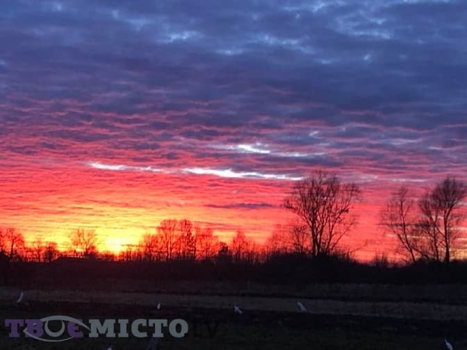 Львів'яни зазнимкували неймовірний захід сонця. Фото