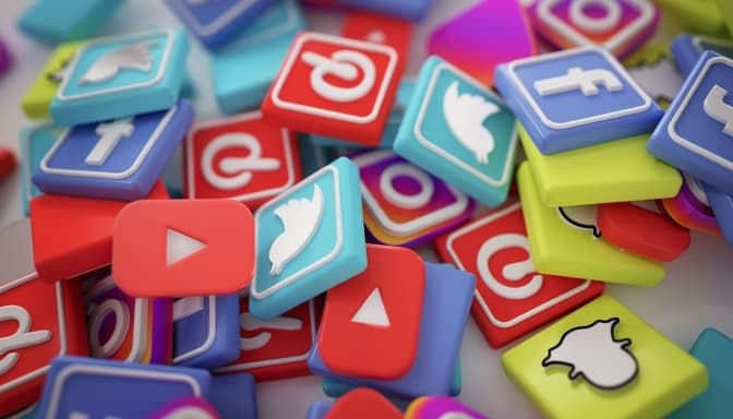 У роботі Facebook стався збій