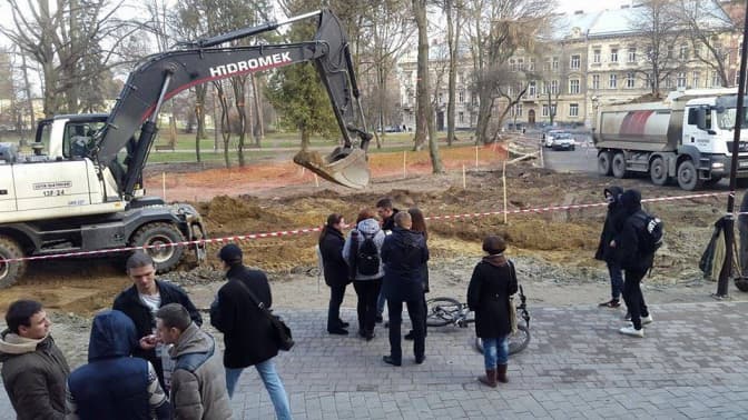 У Львові активісти зупинили роботи у сквері св. Юра, в ЛМР обіцяють провести службове розслідування