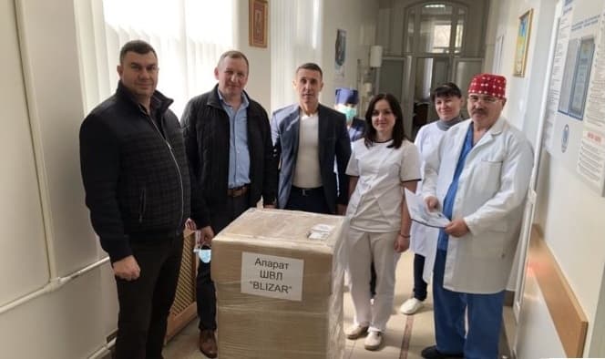 Львівська ІТ-компанія SoftServe передала два апарати ШВЛ медикам