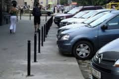 У Львові на ще одній вулиці тротуари відгородять стовпцями