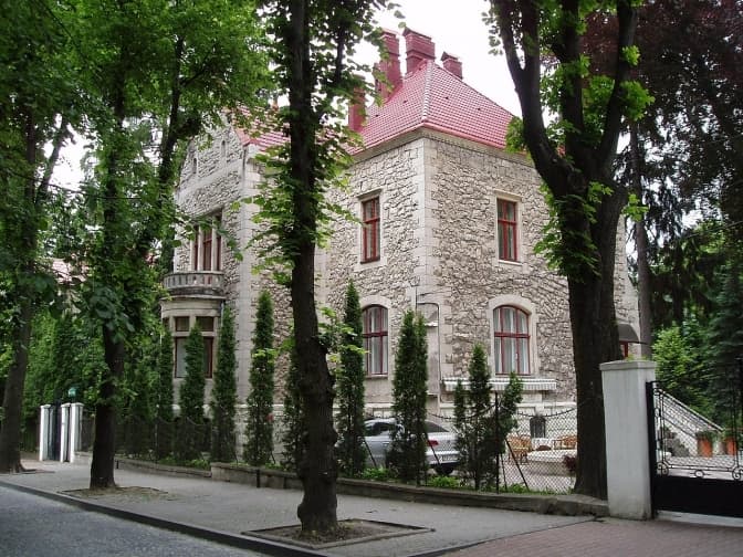 Львівська облрада дозволила викупити без аукціону вілли-пам'ятки «Замок Лева»