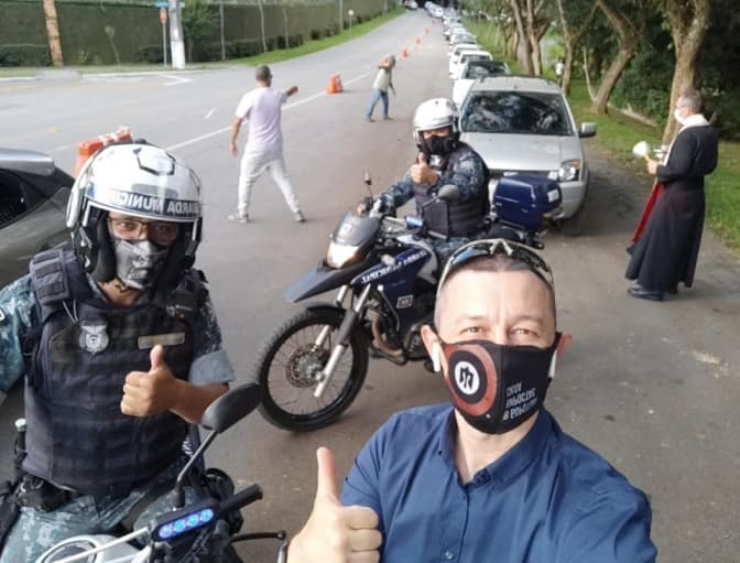 Як українським родинам на локдауні у Бразилії паски освячували. Відео