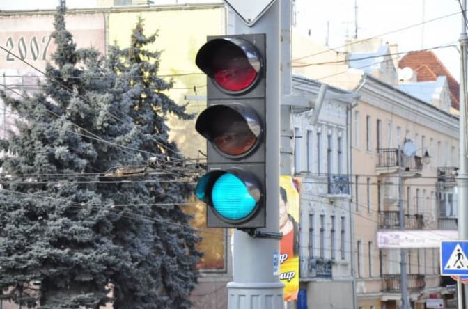 На 34 світлофорах Львівщини встановлять камери для фіксації порушень