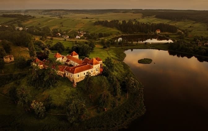 Свірзький замок на Львівщині відкрив туристичний сезон. Вартість та історія
