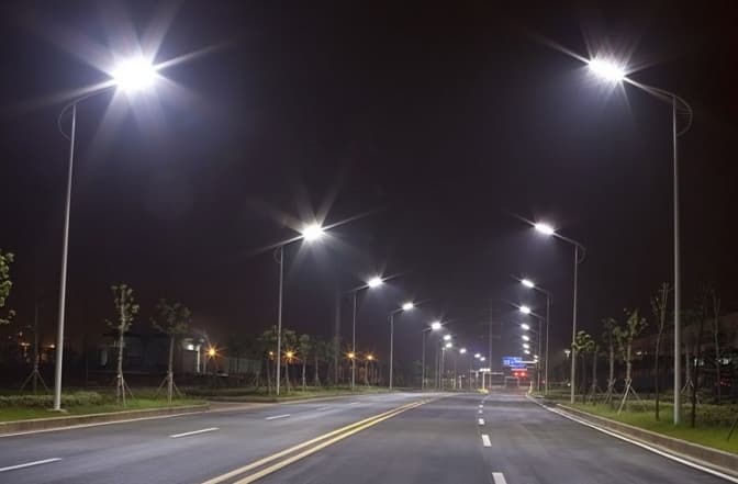 На дорогах Львівщини встановили 50 LED-світильників