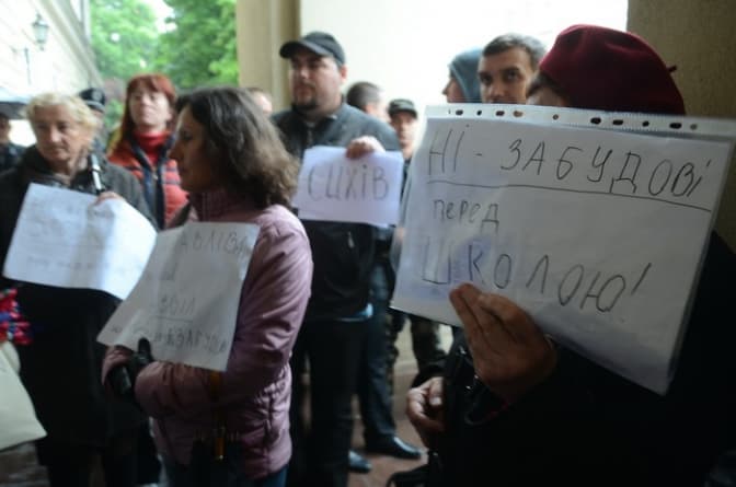 Мешканці через суд спробують зупинити будівництво на Сихові