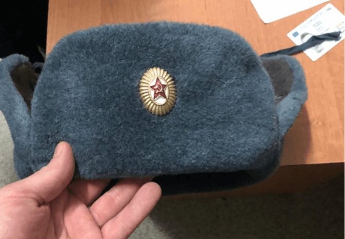 У Львові на киянина відкрили кримінал за шапку з комуністичною символікою