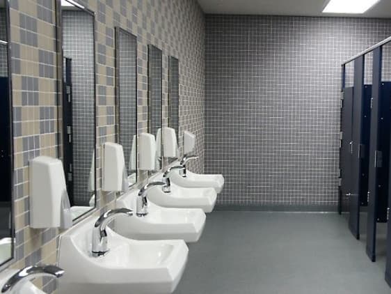 Скільки шкіл на Львівщині не мають внутрішніх вбиралень, що вимагатиме з 1 січня санітарний регламент