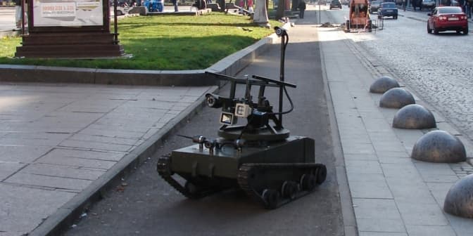 Зі Львова в зону АТО передали мінітанк-розвідник. Фото