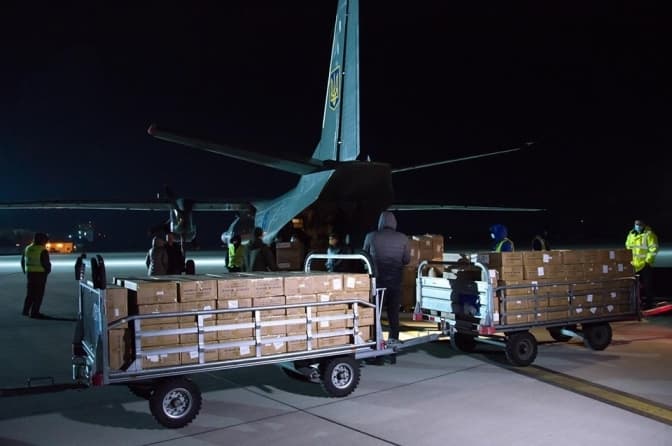 Львівщина з Китаю отримала експрес-тести, реагенти для ПЛР та засоби захисту