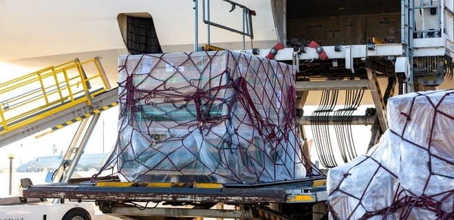 До України надійшло майже 3 млн доз вакцини від коронавірусу Moderna