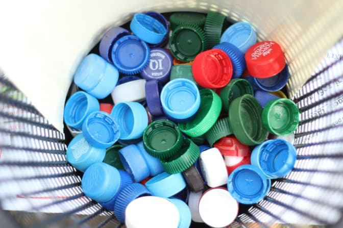 Львів’яни з особливими потребами перебрали три тонни кришечок на протези учасникам АТО