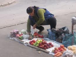 Щоб уникнути отруєнь, львів'ян просять не купувати продукти на вулиці